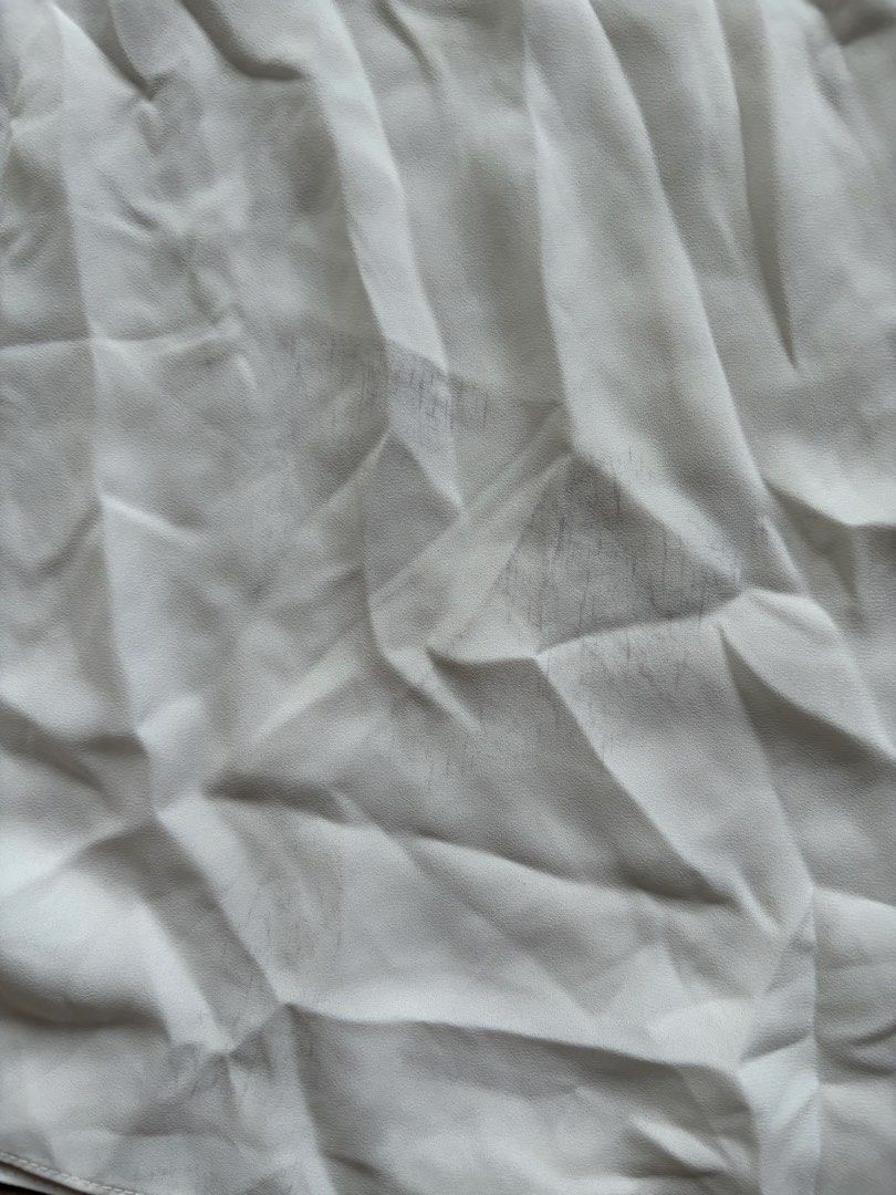 Ariose & Years White Sleeveless Top (Category: Others Tops) located in Quezon City. Submitted by tidyup.lara (Listing ID 1461568488, Image 2). Description: Size M Shoulder 15” Bust 34” Waist 36” Length 24” Condition 8/10: used but in good condition, with stains.