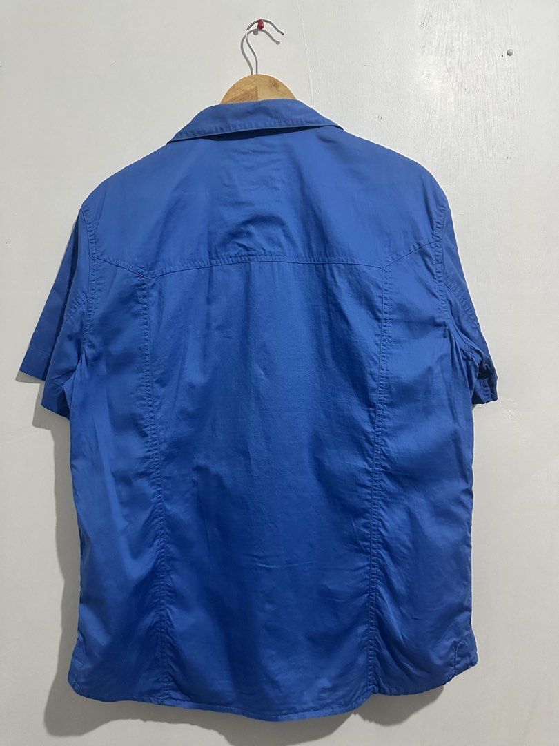 armani exchange (Category: Formal Shirts) located in Digos. Submitted by ken18_hawk (Listing ID 1461723971, Image 2). Description: armani exchange button down 21x27 no issues good condition excellent condition color rate 10/10 dm to purchase.
