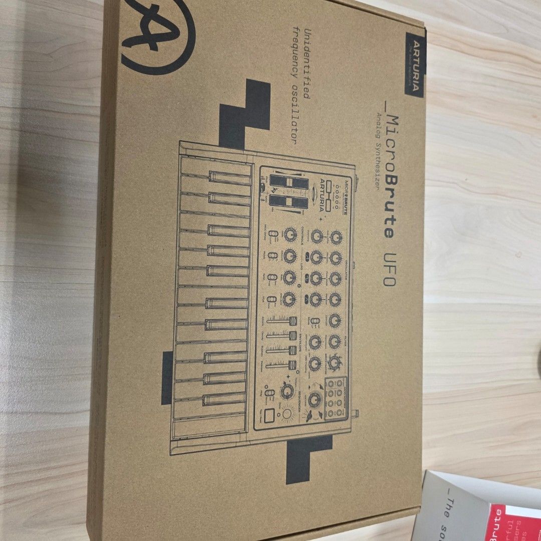 ARTURIA MicroBrute UFO Limited Edition (Category: Other Audio Equipment) located in Pasay City. Submitted by dawless72 (Listing ID 1461685726, Image 3). Description: Brabd New MicroBrute UFO Edition Limited-edition analog monosynth..