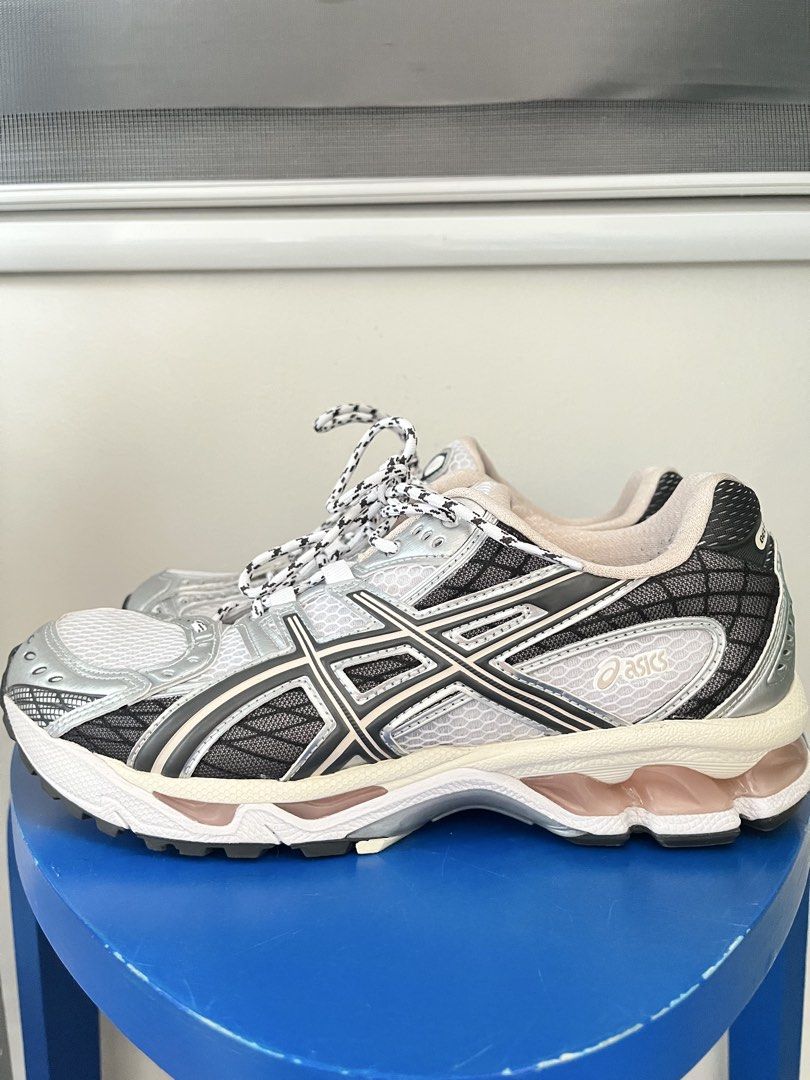 Asics Gel-Nimbus 10.1 (Category: Casual Shoes) located in Pasig City. Submitted by jemsbyyt818 (Listing ID 1461585856, Image 1). Description: Bought it sa US. Not for me yung color pala. Since I have yung green one. Condition: Super Clean and LIKE NEW pa. Thrice nagamit. Wala lang box since sa balik bayan box siya kasama. Price slightly nego..
