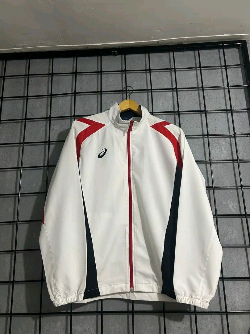 ASICS Windbreaker jacket (Category: Coats, Jackets and Outerwear) located in Manila. Submitted by puretiger_a2ce98 (Listing ID 1461740604, Image 1). Description: Tracktop windbreaker asics size L panjang 70 cm lebar dada 57 cm logo bordir warna white good condition.