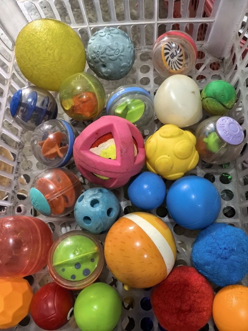 Assorted Balls (Category: Everything Else Others) located in Rizal. Submitted by gkstcenit (Listing ID 1461640360, Image 2). Description: Assorted Balls 25pcs take all 150pesos only Pick up San Andres Cainta Rizal Mop Gcash 09171245114 J&T or Lalamove.