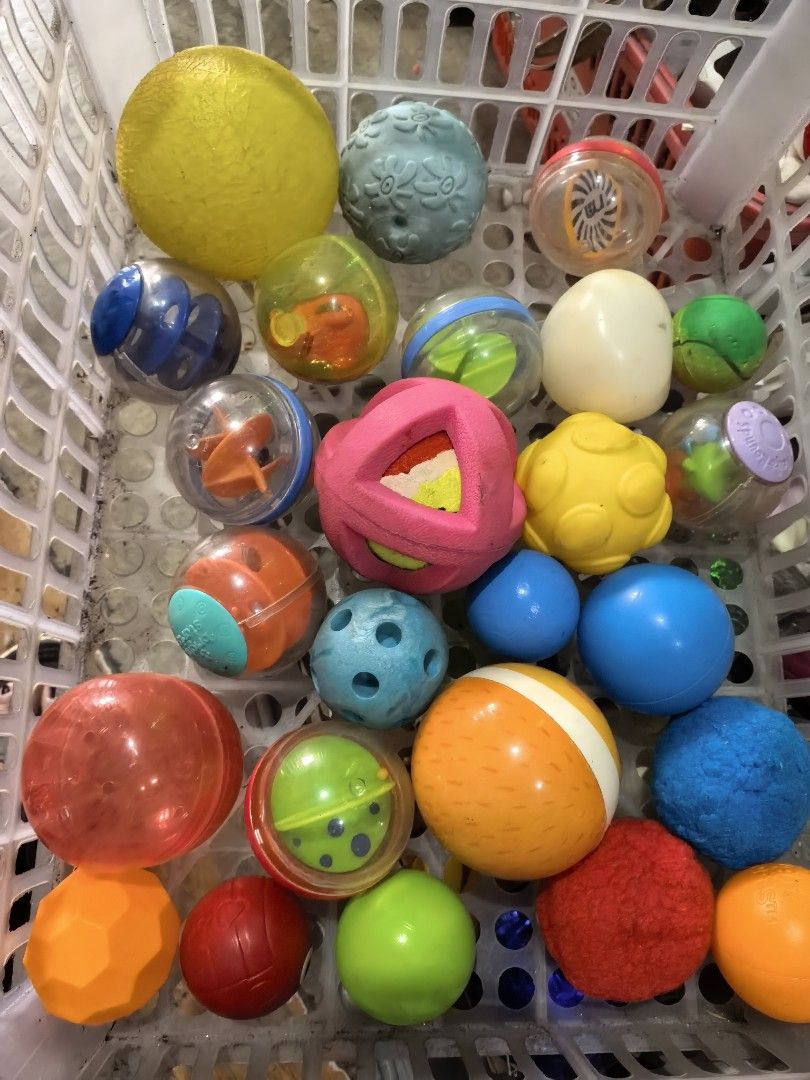 Assorted Balls (Category: Everything Else Others) located in Rizal. Submitted by gkstcenit (Listing ID 1461640360, Image 3). Description: Assorted Balls 25pcs take all 150pesos only Pick up San Andres Cainta Rizal Mop Gcash 09171245114 J&T or Lalamove.