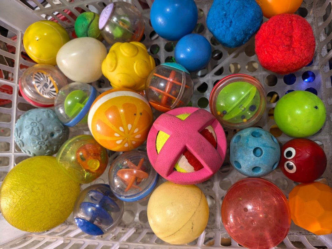 Assorted Balls (Category: Everything Else Others) located in Rizal. Submitted by gkstcenit (Listing ID 1461640360, Image 1). Description: Assorted Balls 25pcs take all 150pesos only Pick up San Andres Cainta Rizal Mop Gcash 09171245114 J&T or Lalamove.