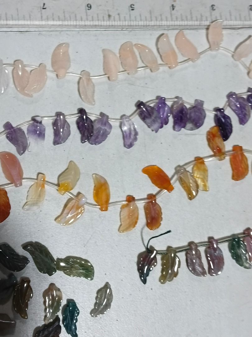 Assorted Gemstone Leaf Beads for Jewelry Making (Category: Necklaces) located in Marikina City. Submitted by my-an (Listing ID 1461655552, Image 1). Description: - Assorted leaf-shaped gemstone beads. Detailed carved leaves (Top/Side-Drilled) - Includes Rose Quartz, Amethyst, Agate, and Green Aventurine - Perfect for making bracelets, necklaces, and other crafts - Great for DIY jewelry and craft projects Brand new but old stock. Left-over from pr