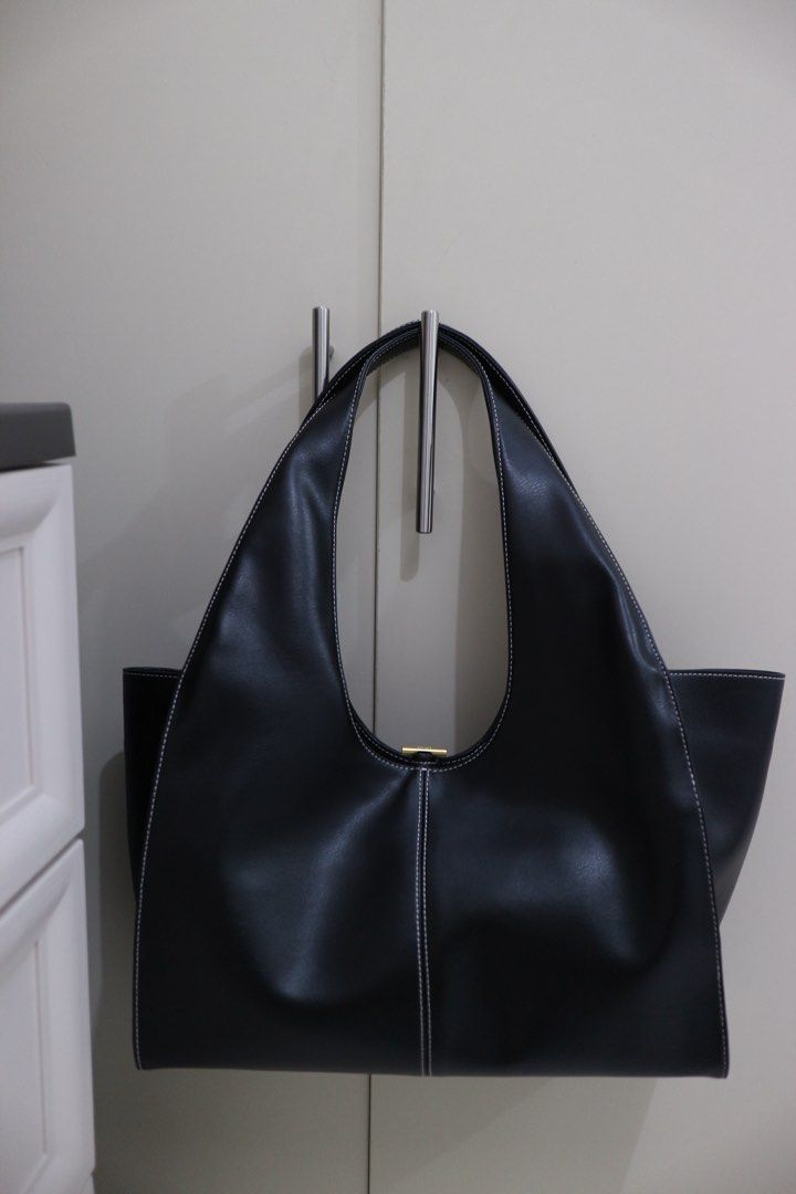 Atelier de Lumen Soft Black Leather Bag (Category: Shoulder Bags) located in Quezon City. Submitted by juvyjuvydoo (Listing ID 1461725764, Image 3). Description: - Brand: Atelier de LUMEN - Cow Leather / Twill Cotton 100% - Shoulder Bag - Center Ring Opening - Inner Pocket, Zipper Pocket - Bag Total Weight 829g -Size (47cm x 25cm x 14cm) (Handle Drop 29cm) - Closure: Small gold-tone clasp at the top - Functionality: Ideal for everyday use, fits m