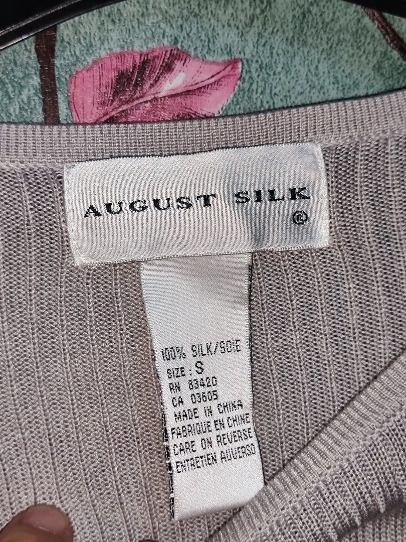 August Silk Knitted Longsleeve (Category: Longsleeves) located in Quezon City. Submitted by understuffcollectibles (Listing ID 1461618109, Image 2). Description: Size: Small Excellent Condition..