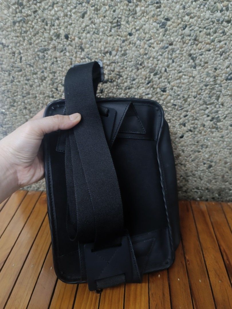 Auth Lacoste cross bag (Category: Sling Bags) located in Angeles City. Submitted by aiscanday (Listing ID 1461666694, Image 2). Description: bought in Lacoste store no flaws sign of used lang.