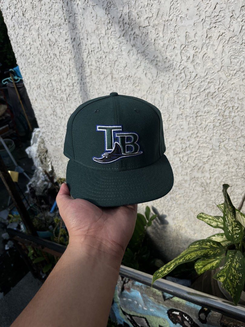 AUTHENTIC EUC (Category: Caps & Hats) located in Manila. Submitted by fitteds (Listing ID 1461709930, Image 1). Description: AUTHENTIC ONFIELD, SOBRANG CRISPY PA, MAY SIGN OF USAGE LANG..