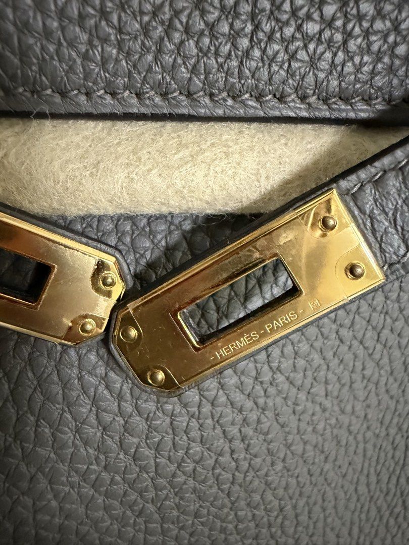 Authentic Kelly 25 Etain GHW (Category: Luxury Bags & Wallets) located in Mandaluyong City. Submitted by az.purse (Listing ID 1461563940, Image 3). Description: Comes with box, dustbag, clochette, receipt and LG certificate.