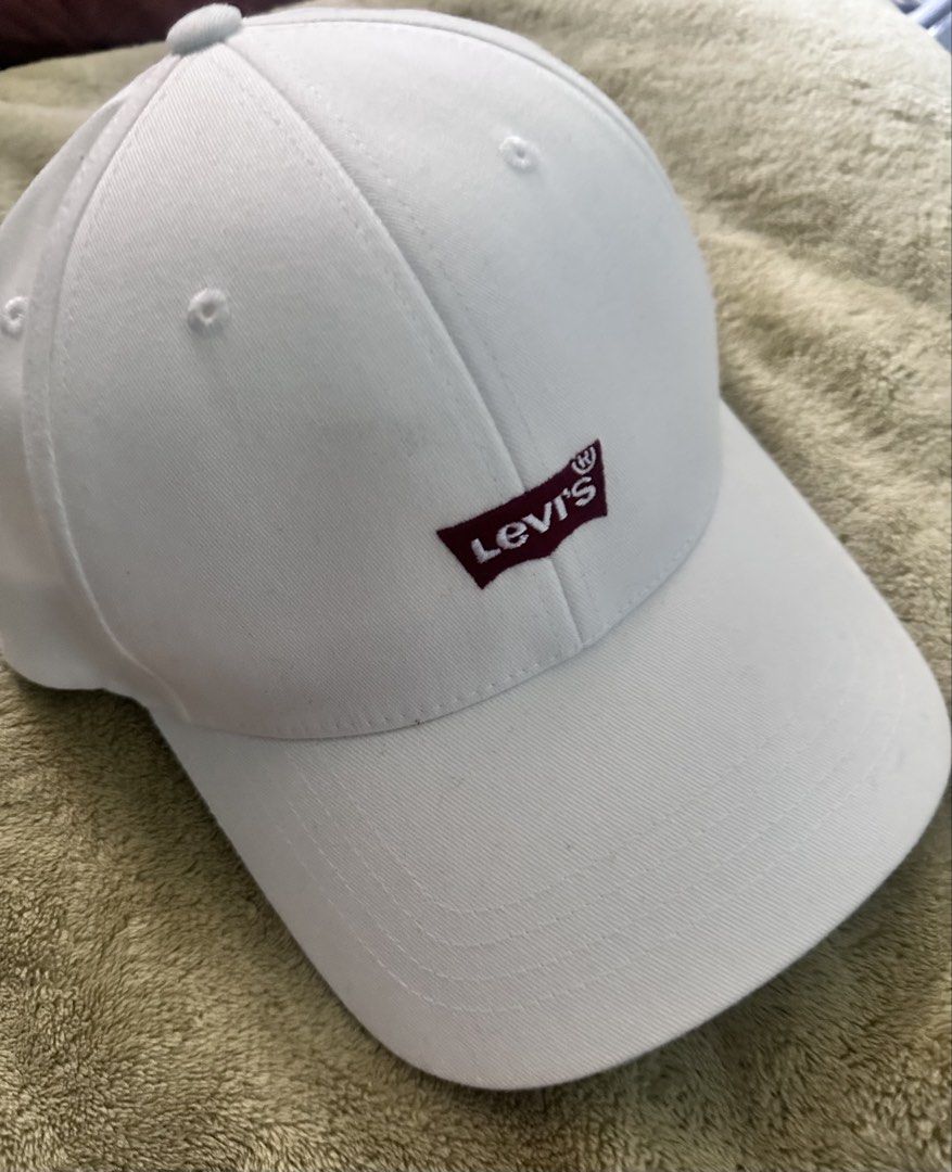 💯Authentic Levi’s Housemark Flexfit Cap in white (Category: Caps & Hats) located in Cavite. Submitted by chicfinds.slay (Listing ID 1461649224, Image 1). Description: 💯authentic Unisex cap.