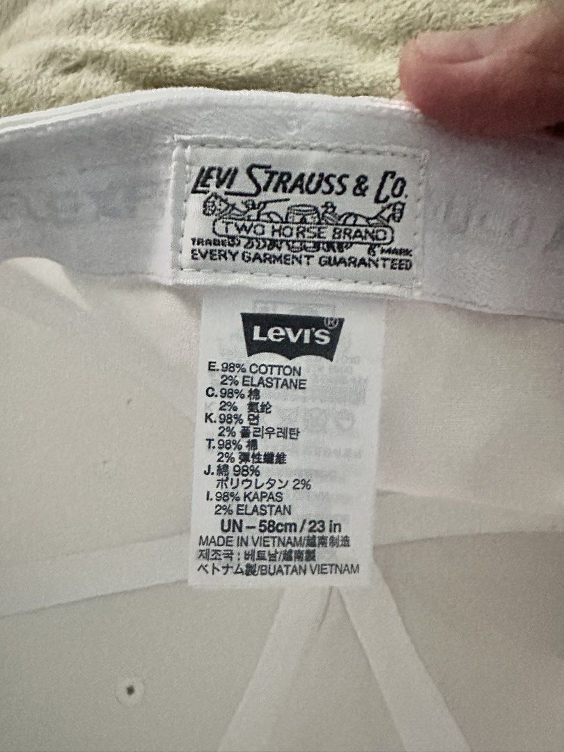💯Authentic Levi’s Housemark Flexfit Cap in white (Category: Caps & Hats) located in Cavite. Submitted by chicfinds.slay (Listing ID 1461649224, Image 3). Description: 💯authentic Unisex cap.