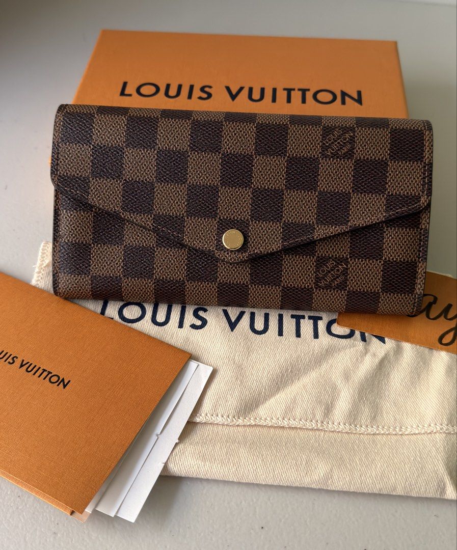 Authentic LV Sarah Wallet Damier ebene 2025 (Category: Luxury Bags & Wallets) located in Manila. Submitted by fajardoeyak108 (Listing ID 1461795903, Image 1). Description: Used few times Like new condition Complete with store receipt Las Pinas meet up / pick up at residence.