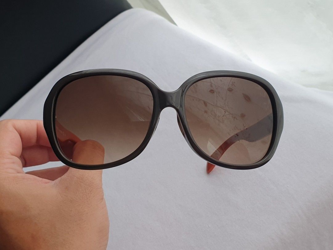 Authentic Marc Jacobs Sunglasses (Category: Sunglasses & Eyewear) located in Quezon City. Submitted by WasalakTwo (Listing ID 1461772973, Image 2). Description: Bought in Korea Authentic Goodcondition Clean and presentable Open for delivery nationwide.