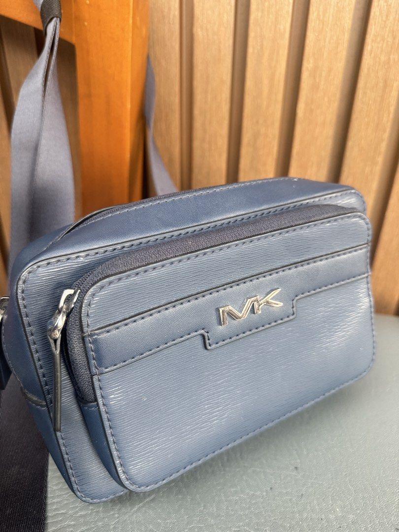 Authentic Michael Kors Belt Bag (Category: Belt bags, Clutches and Pouches) located in Calamba. Submitted by ninakyla (Listing ID 1461655245, Image 2). Description: Once used with care card.