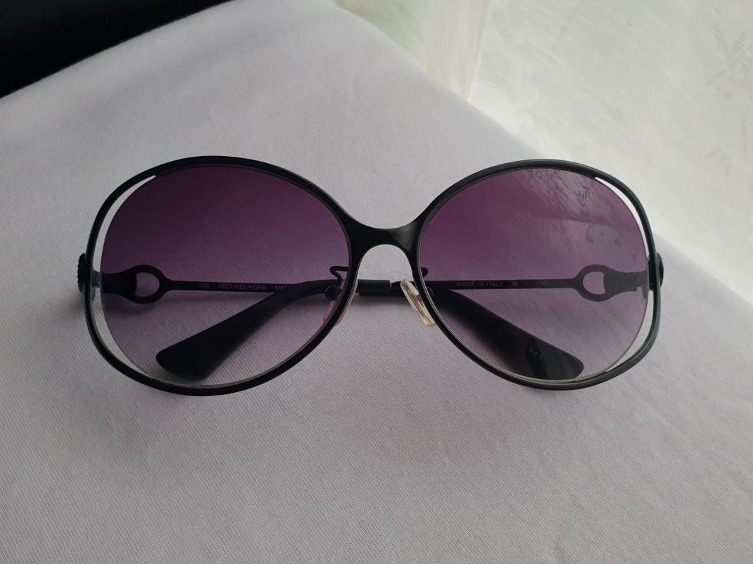 Authentic Michael Kors Sunglasses II (Category: Sunglasses & Eyewear) located in Quezon City. Submitted by WasalakTwo (Listing ID 1461753227, Image 2). Description: Bought in Korea Goodcondition Clean and presentable Minimal signs of usage Open for delivery nationwide.