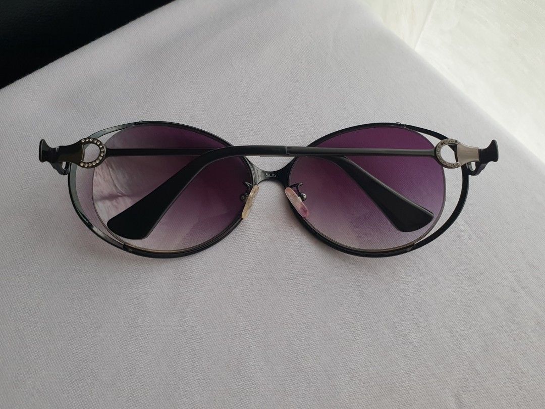 Authentic Michael Kors Sunglasses II (Category: Sunglasses & Eyewear) located in Quezon City. Submitted by WasalakTwo (Listing ID 1461753227, Image 3). Description: Bought in Korea Goodcondition Clean and presentable Minimal signs of usage Open for delivery nationwide.