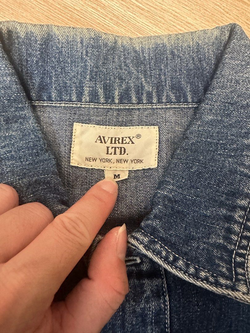 AVIREX US Army M-35 Denim Pullover Jacket Coverall Custom Boro visvim Levis wtaps buzz rickson danner carhartt （分類：T-shirt、恤衫、有領衫）位於 Hong Kong。 由 yip91216 提交（商品編號 1461595123，圖片 3）。簡介： 古着只有一件 不議價 狀況良好 版型較大 肩寬53 cm 胸圍65 cm 袖長60 cm 衣長69 cm。
