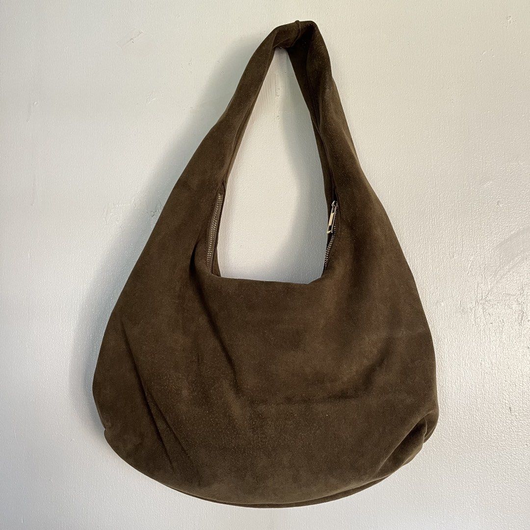 Aztrid Large Green Suede Hobo Bag (Category: Luxury Bags & Wallets) located in Las Pinas. Submitted by solfits (Listing ID 1461575499, Image 2). Description: - Aztrid olive green suede hobo bag - Slouchy silhouette - Zipper closure at the top - Interior zip pocket - Ideal everyday bag 🌀 Himulmol on the bag's fabric :( 🌀 Price is still negotiable.