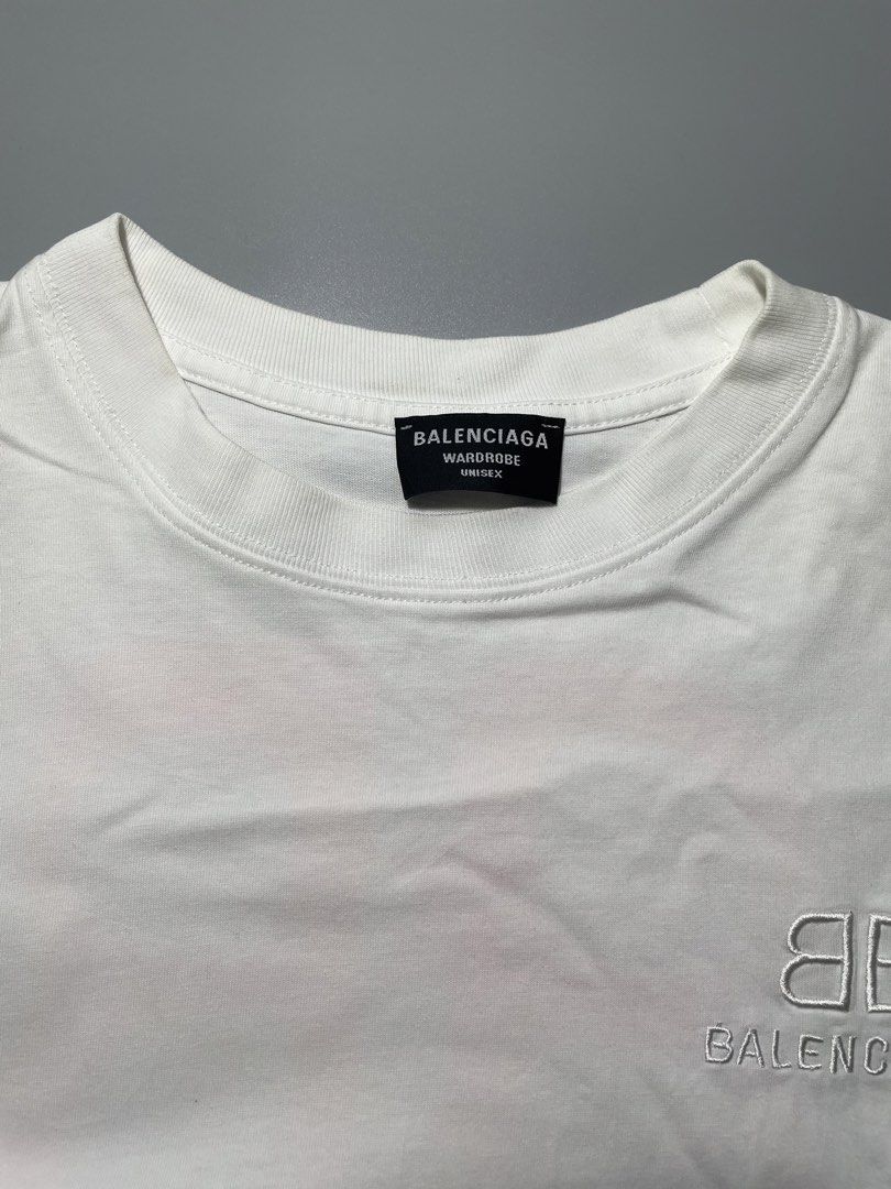 BALENCIAGA BB BIG LOGO (Category: Tshirts & Polo Shirts ) located in Cebu City. Submitted by drippinthrift (Listing ID 1461704792, Image 2). Description: BALENCIAGA BB BIG LOGO Size Small Widht 22.5 / Lenght 26 As new Need Wash Yellow Stain No issue Price + Shipping Fee🛒 Cebu City📍 Via J&T / MAXIM🚚.