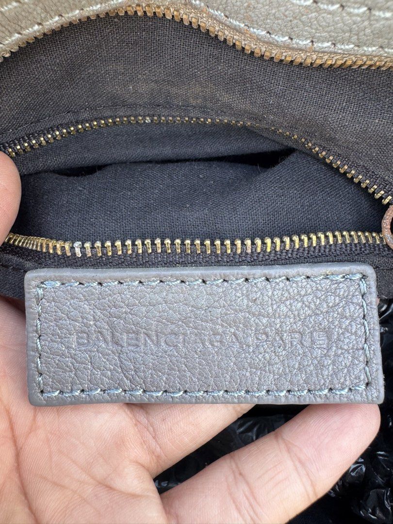 Balenciaga city (Category: Luxury Bags & Wallets) located in Quezon City. Submitted by streetgallerygarments (Listing ID 1461623813, Image 3). Description: Balenciaga Classic Metallic Edge City bag with gold-tone hardware and an attached mirror Issue check photo details Made in italy Lampo zippr Color Grey Condition:AB Courier shipping LBC/lalamove .