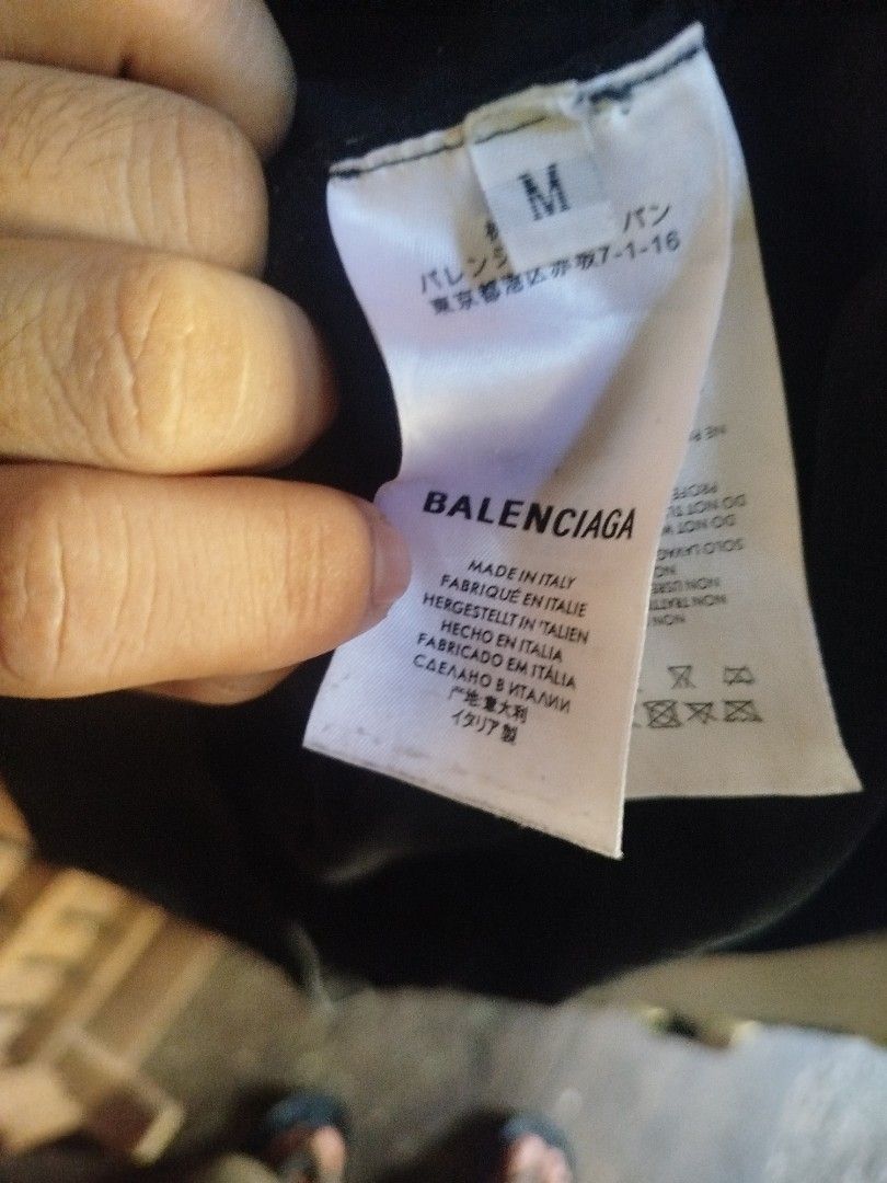 Balenciaga Logo T-Shirt (Category: Tshirts & Polo Shirts ) located in Quezon City. Submitted by y2k_thriftkid (Listing ID 1461403847, Image 3). Description: - Authentic Black Balenciaga T-shirt - Features the classic Balenciaga logo prominently on the chest - Classic crew neck and short sleeve design - Ideal for casual and everyday wear - Please refer to the provided photos for detailed condition.