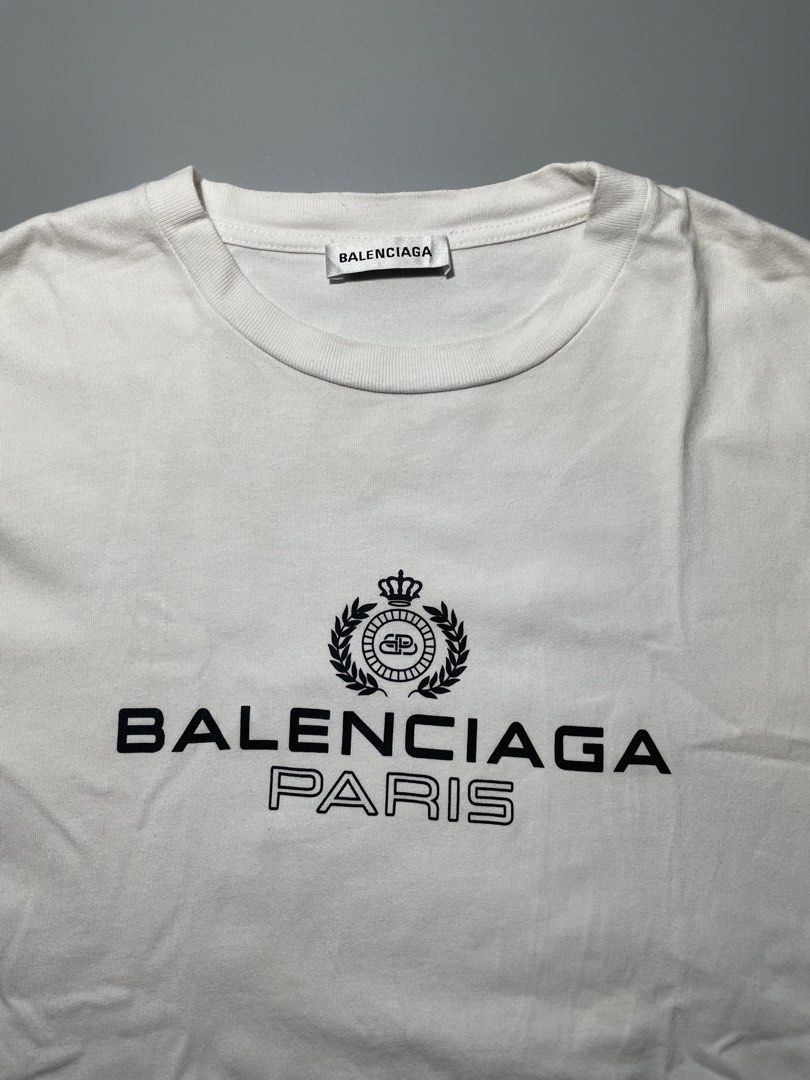 BALENCIAGA PARIS (Category: Tshirts & Polo Shirts ) located in Cebu City. Submitted by drippinthrift (Listing ID 1461704243, Image 2). Description: BALENCIAGA PARIS Size Small Widht 20 / Lenght 25 Need Wash Yellow Stain No issue Price + Shipping Fee🛒 Cebu City📍 Via J&T / MAXIM🚚.