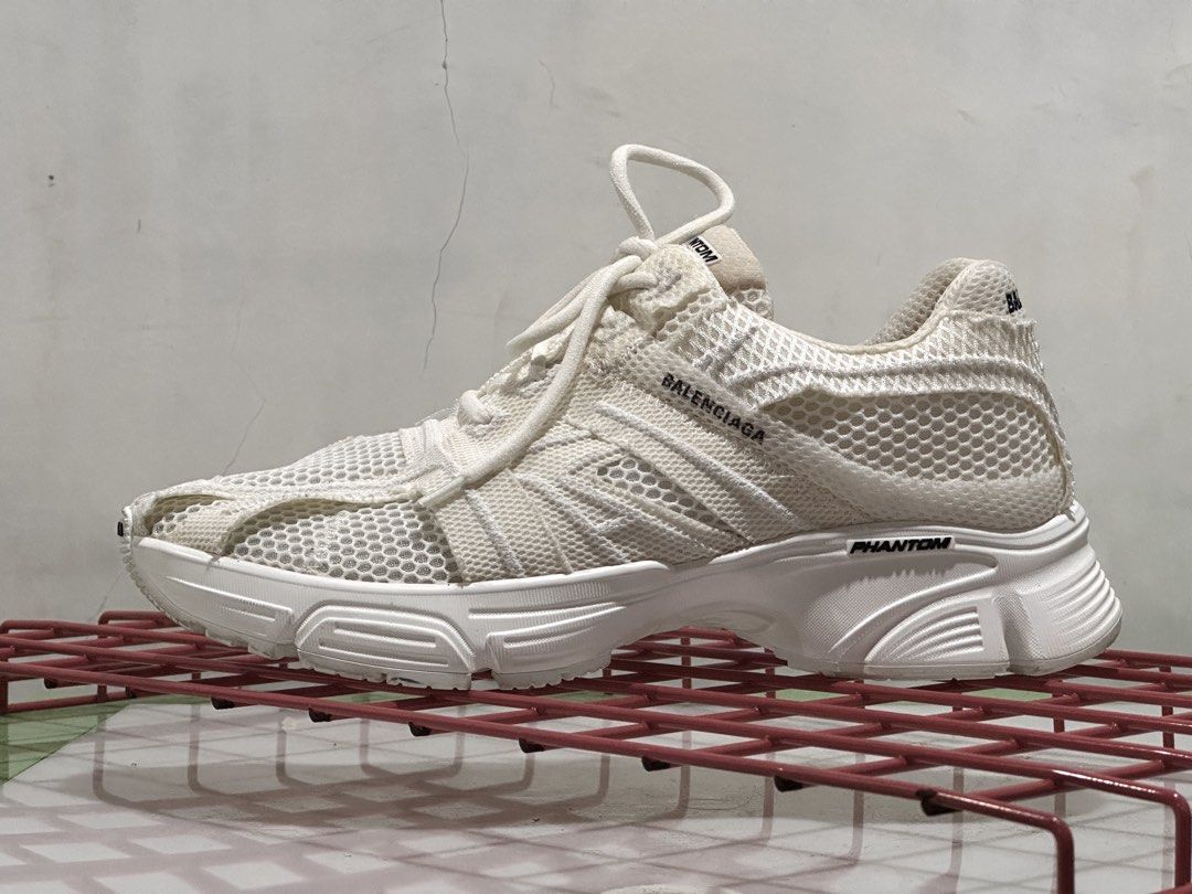 Balenciaga Phantom (Category: Sneakers) located in Iloilo. Submitted by jerichopolo (Listing ID 1461605031, Image 2). Description: Authentic Balenciaga Phantom White Size 42 No box Only used twice RFS: wrong size.