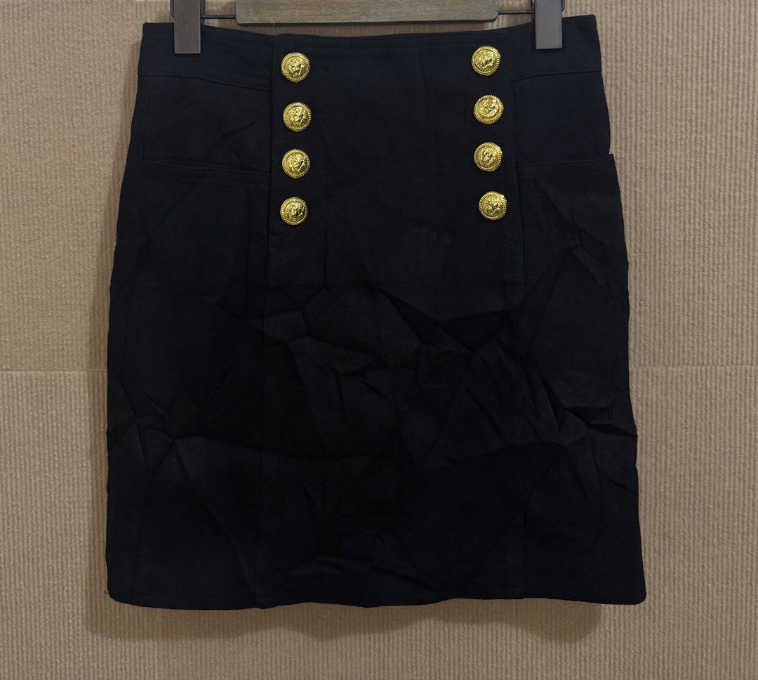 BALMAIN PARIS SKIRT (Category: Skirts) located in San Fernando. Submitted by jyyyshytt (Listing ID 1461785325, Image 1). Description: Excellent condition No issue Color rate:9.5/10 Dimensions:W28 L18.