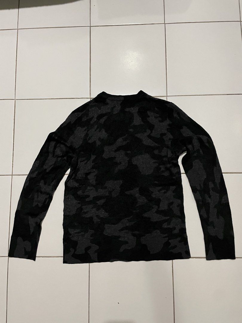 Banana Republic Camo Sweater (Category: Longsleeves) located in Dasmarinas. Submitted by angieee1208 (Listing ID 1461616806, Image 3). Description: - Size: small - med - Color: dark charcoal - Condition: no flaws, washed - Color may vary due to lighting - DM for questions - Shipping fee shouldered by buyer - MOP: Paymaya, GoTyme, Gcash .