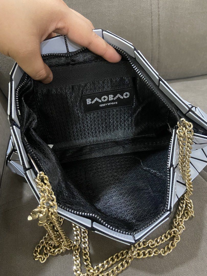 BaoBao (Category: Shoulder Bags) located in Quezon City. Submitted by emjen (Listing ID 1461746196, Image 3). Description: BaoBao Blue Bag Perfect for formal occasions Walang issue Self Auth nlng po Nearby BULACAN and QC area only.