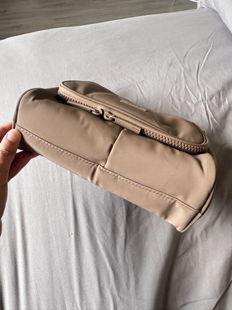 BASH Essentials Mini Unfold (Category: Purses & Pouches) located in Batangas. Submitted by vybxx (Listing ID 1461643234, Image 2). Description: - 101% never used (no tag) - ship via j&t + 80 sf.