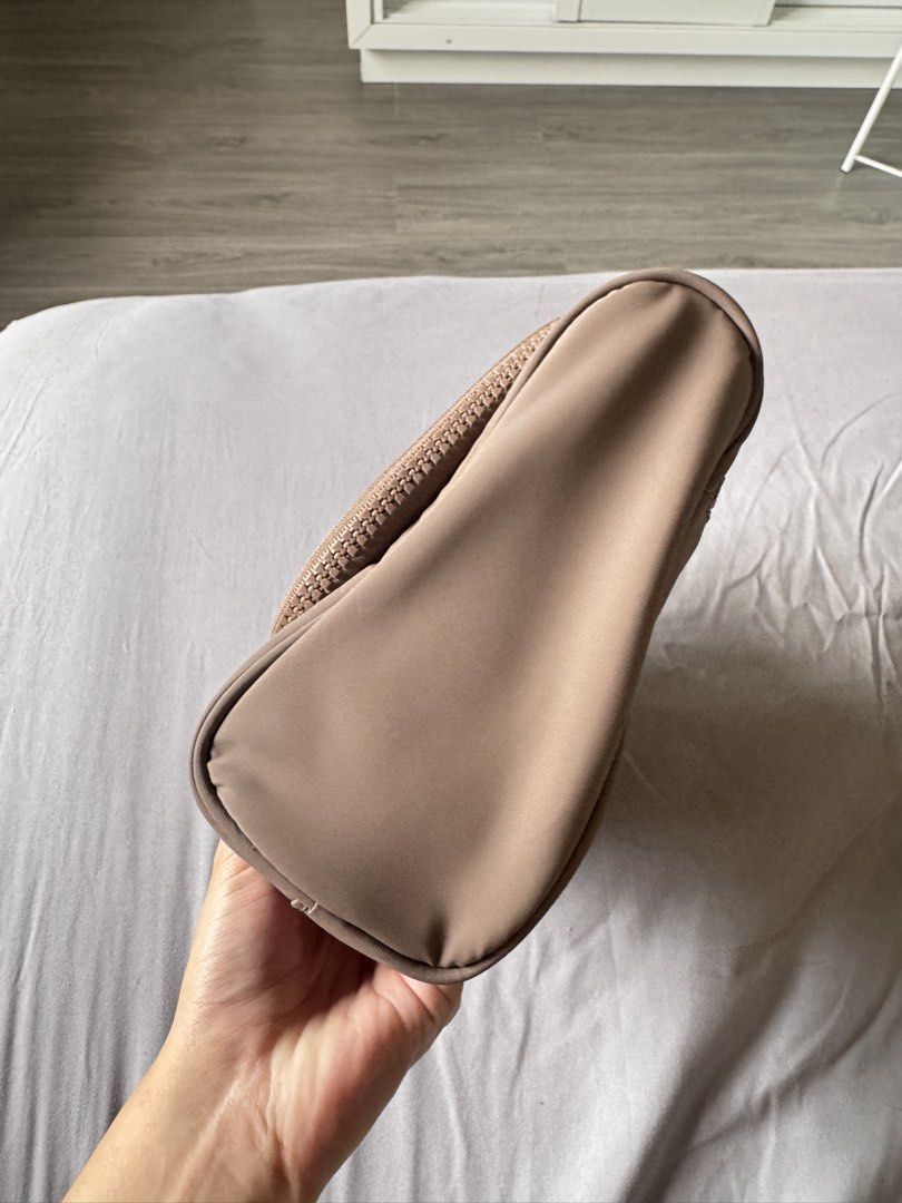 BASH Essentials Mini Unfold (Category: Purses & Pouches) located in Batangas. Submitted by vybxx (Listing ID 1461643234, Image 3). Description: - 101% never used (no tag) - ship via j&t + 80 sf.