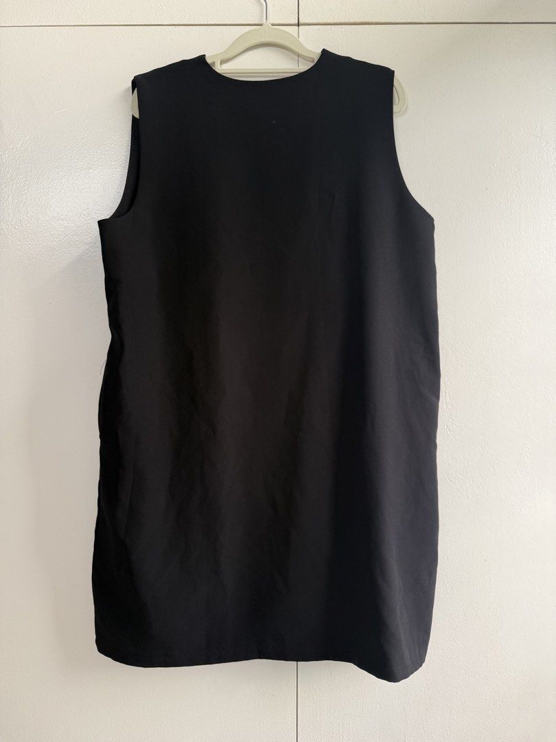 Basic Black Dress (Category: Dresses) located in Paranaque City. Submitted by marjdom23__ (Listing ID 1461622410, Image 2). Description: • Worn twice only in the office • No flaws whatsoever • Good for corporate wear or casual days.
