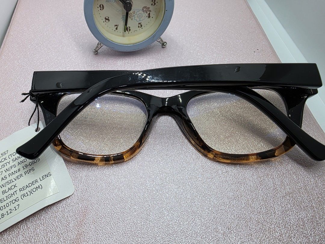 BBase eyewear HK (Category: Sunglasses & Eyewear) located in La Trinidad. Submitted by zasha28 (Listing ID 1461624782, Image 2). Description: .