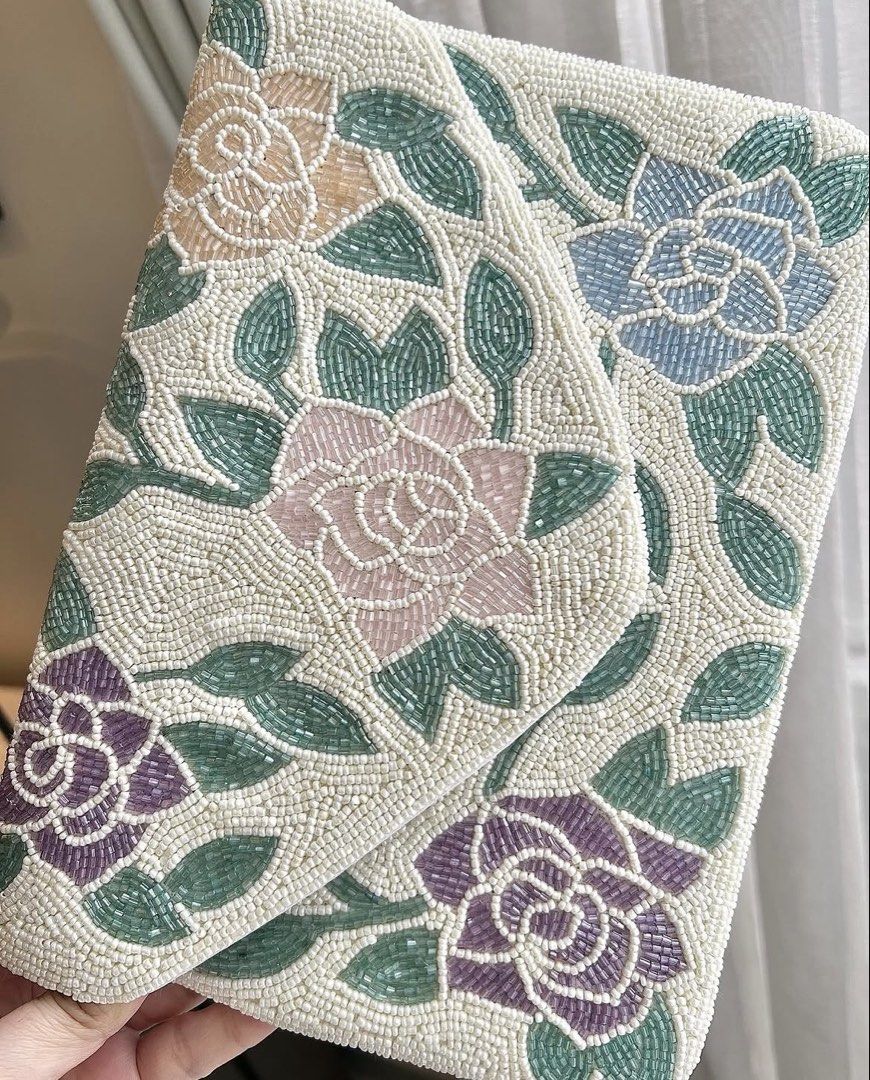 Beaded Floral Clutch Bag (Category: Clutches) located in San Juan City. Submitted by hibiscuspritz (Listing ID 1461655632, Image 1). Description: with attachable chain sling.