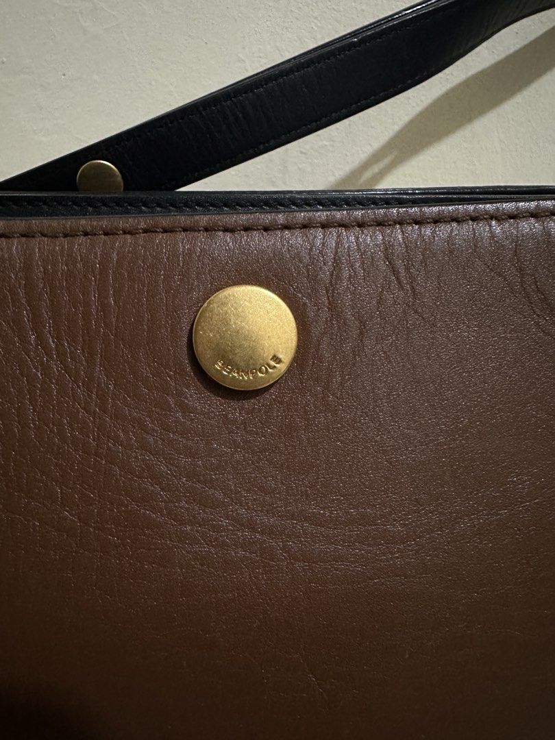 Beanpole two-way bag (Category: Shoulder Bags) located in Las Pinas. Submitted by bagsbyshai (Listing ID 1461696933, Image 2). Description: Can wear as shoulder or crossbody bag.