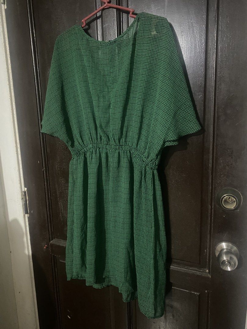 BeBop Green Houndstooth Mini Dress Size M (Category: Dresses) located in Mandaue City. Submitted by pinkbarbiethriftshop (Listing ID 1461661185, Image 2). Description: - Chic green dress with a classic black houndstooth pattern. - Comfortable short sleeves and flattering V-neckline. - Elasticated waist for a relaxed and adjustable fit. - Effortlessly stylish and perfect for casual outings..