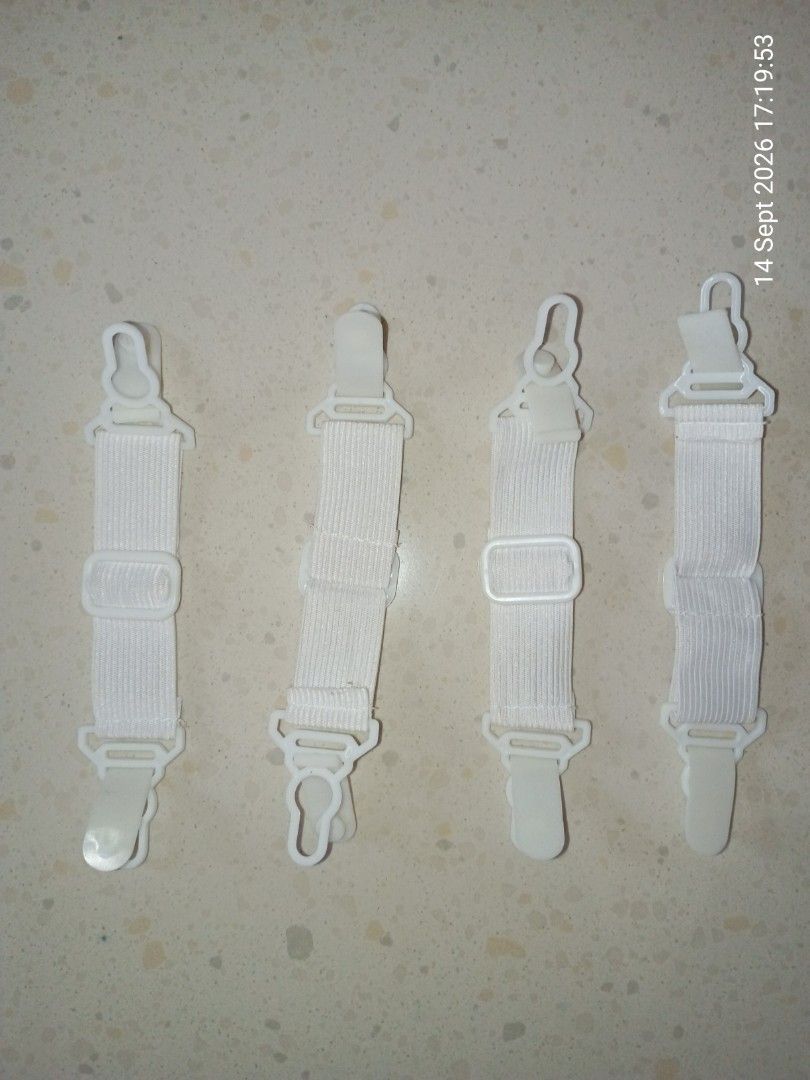 Bedsheet holder (Category: Hooks & Hangers) located in Singapore. Submitted by cgtpsc (Listing ID 1461663299, Image 1). Description: Bedsheet holder -4pcs Self collect near Eunos Link .