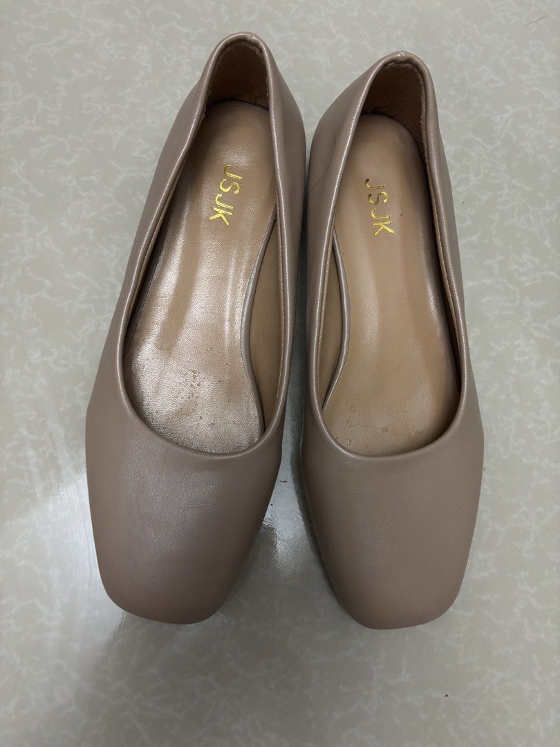 Beige flats - from orange app (Category: Flats & Sandals) located in San Pedro. Submitted by treasuresbyisabelle (Listing ID 1461606927, Image 1). Description: Used only during a wedding From orange app .