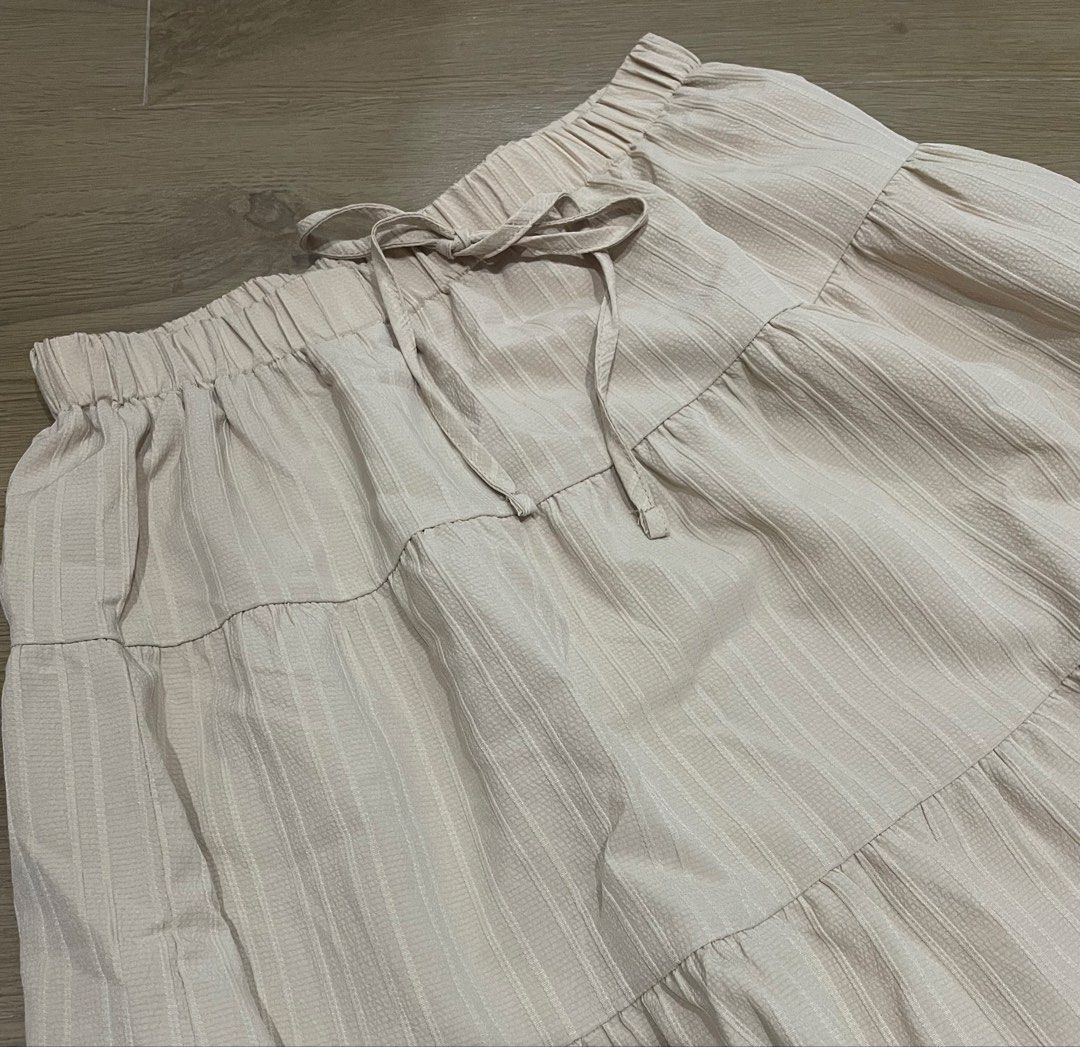 Beige Maxi Skirt / Beach Skirt (Category: Skirts) located in Bulacan. Submitted by ladyjagged (Listing ID 1461776876, Image 3). Description: Used once. No issues🌼 Ganda ng material mga sis. 🌸 Cute, comfy, and easy to style! Garterized elastic waist Lightweight and comfortable • Easy to mix and match Fits small to semi large. ✨.