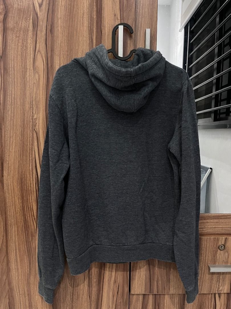 Bench Everyday Dark Grey Hoodie Size S (Category: Hoodies) located in Calamba. Submitted by declutterrrrph (Listing ID 1461653484, Image 3). Description: Slightly Nego Condition: 7.5/10 (Slight stitch issue - see pics) Color Rate: 7.5/10 Size: S (19 x 24 inch) Meetup Calamba Area or ship thru lbc/j&t 09153754810.