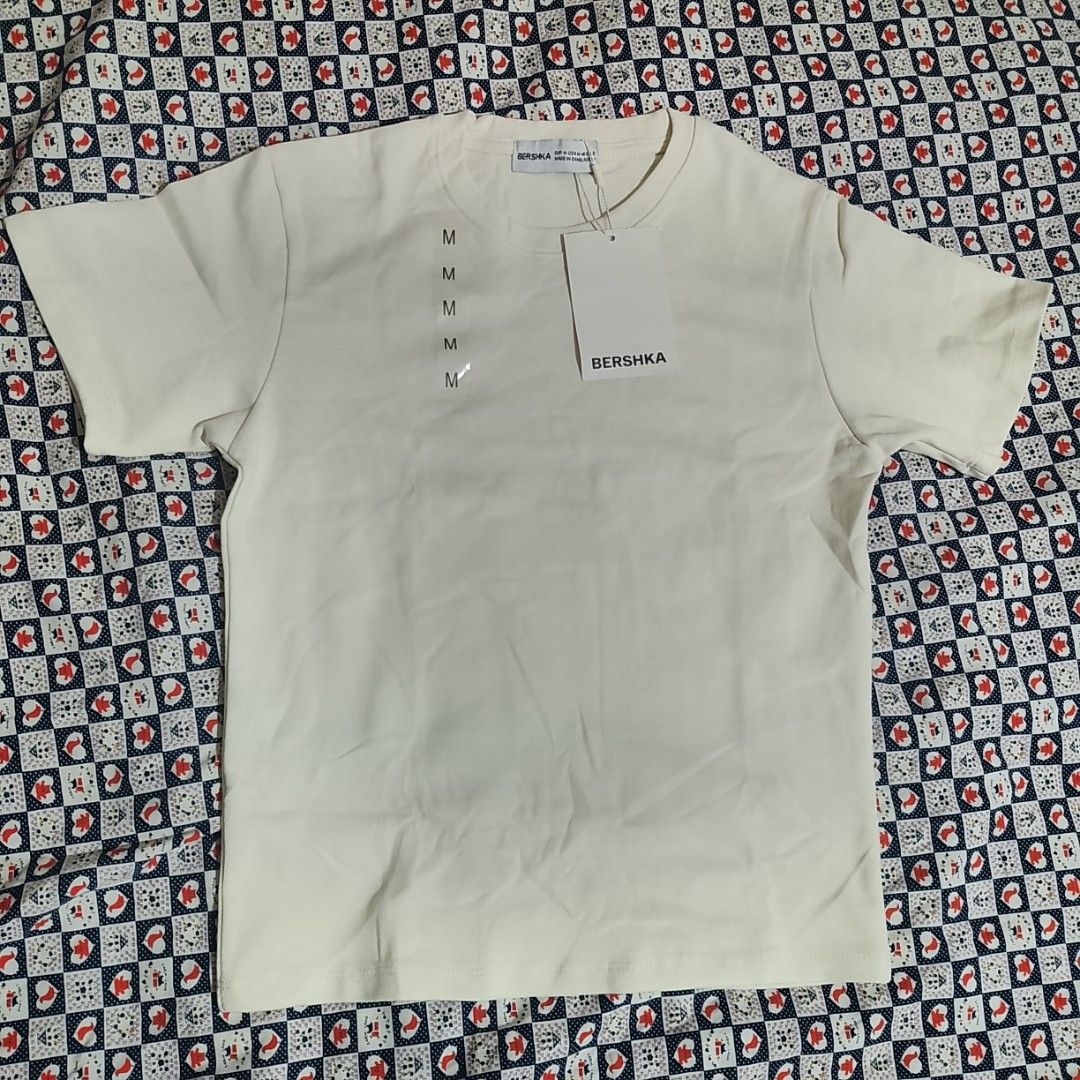 Bershka Cream White Basic Crewneck Tee Medium NWT (Category: Shirts) located in Santa Rosa. Submitted by prlvdbyellie (Listing ID 1461632788, Image 2). Description: Size M on tag -very high quality fabric✨ #bershka #basictee #creamtee #minimaliststyle #capsulewardrobe #brandnew #prelovedph #carousellph.
