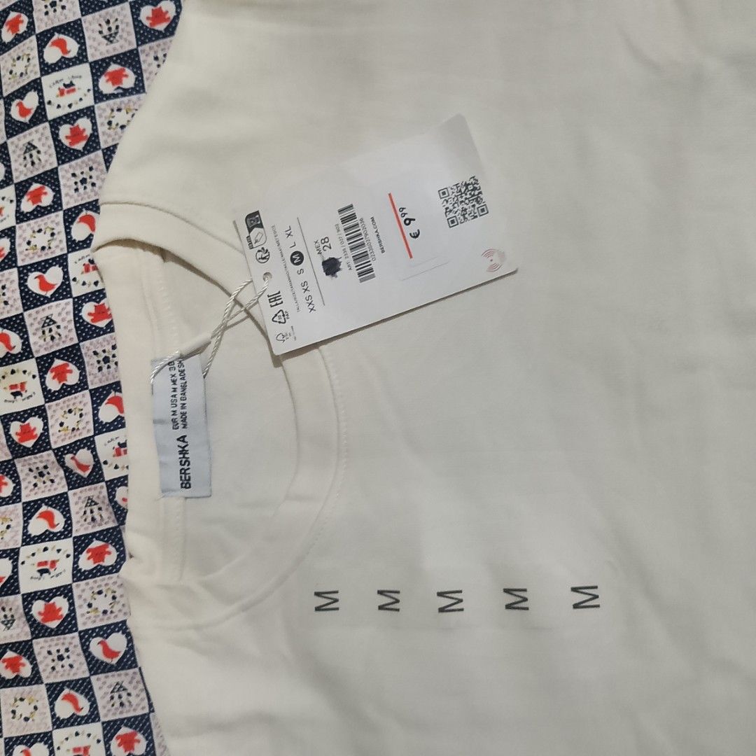 Bershka Cream White Basic Crewneck Tee Medium NWT (Category: Shirts) located in Santa Rosa. Submitted by prlvdbyellie (Listing ID 1461632788, Image 3). Description: Size M on tag -very high quality fabric✨ #bershka #basictee #creamtee #minimaliststyle #capsulewardrobe #brandnew #prelovedph #carousellph.