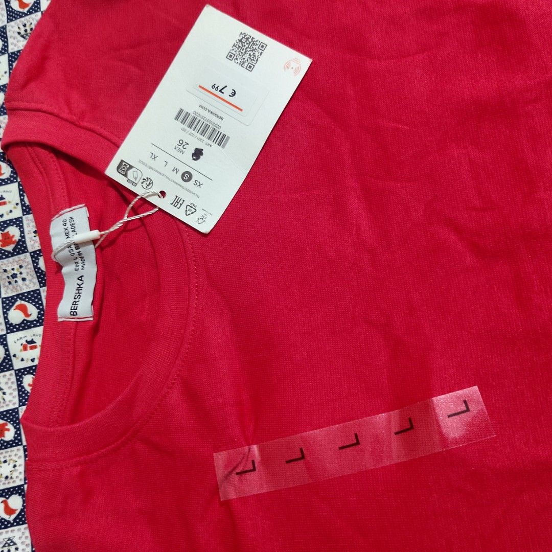 ​Bershka Red/Hot Pink Bright Basic Tee Large NWT (Category: Shirts) located in Santa Rosa. Submitted by prlvdbyellie (Listing ID 1461632242, Image 3). Description: Size L on tag #bershka #hotpink #brighttee #popofcolor #streetwearph #brandnew #prelovedph #carousellph.