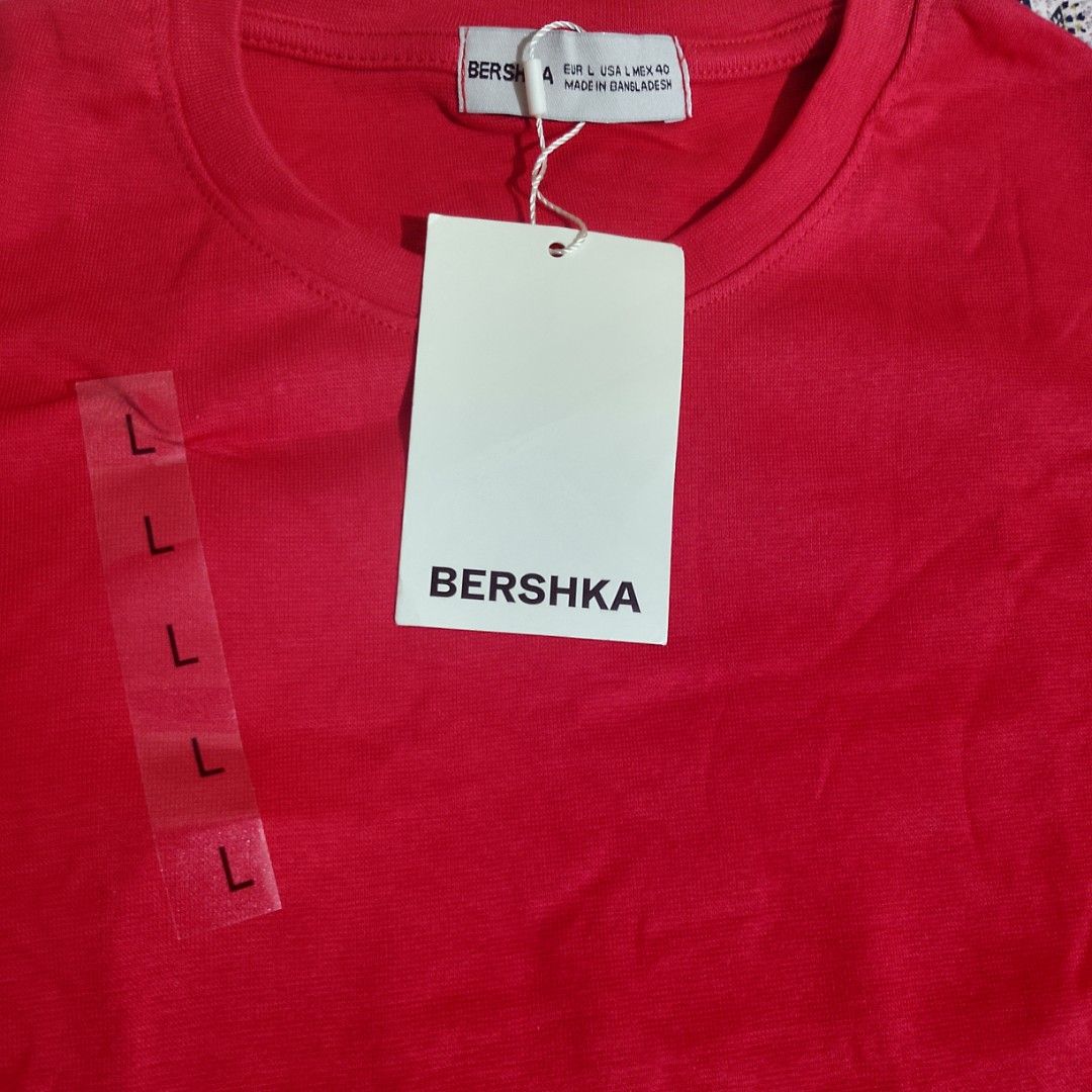 ​Bershka Red/Hot Pink Bright Basic Tee Large NWT (Category: Shirts) located in Santa Rosa. Submitted by prlvdbyellie (Listing ID 1461632242, Image 1). Description: Size L on tag #bershka #hotpink #brighttee #popofcolor #streetwearph #brandnew #prelovedph #carousellph.