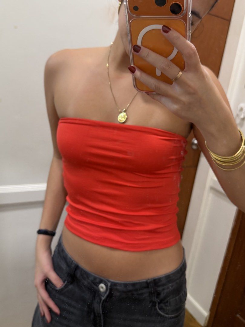 Bershka tube top (Category: Sleeveless) located in Manila. Submitted by beysclosett (Listing ID 1461658249, Image 2). Description: - good condition / never used - flattering - fabric is soft & stretchy - comfy!!!.