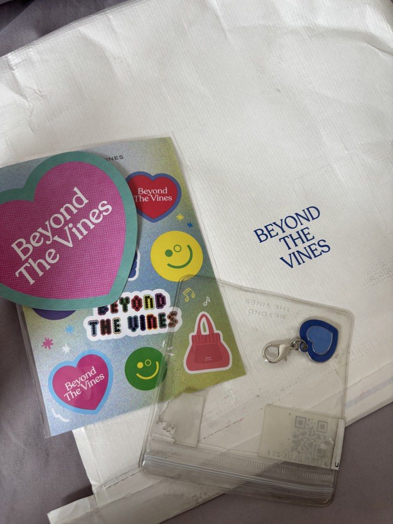 Beyond the Vines Heart pet charm (Category: Homes & Other Pet Accessories) located in Quezon City. Submitted by nanananuggets (Listing ID 1461714467, Image 3). Description: Comes with orig packaging and free stickers.