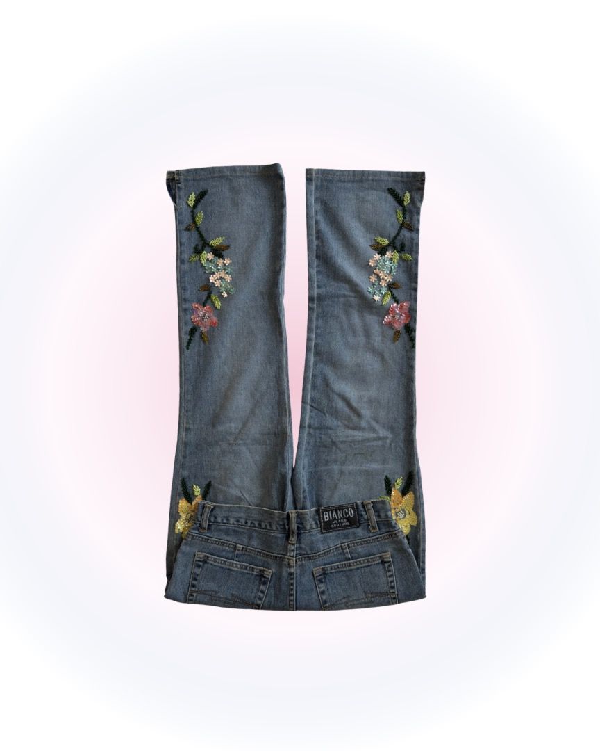 Bianco Cotoure Beaded Sequin Denim Jeans (Category: Jeans) located in Cebu City. Submitted by marikit_thrift (Listing ID 1461687151, Image 1). Description: Moda Beaded Embroidered Jeans -beads in tact -size M on tag -w-26, l-37, rise-9.5.