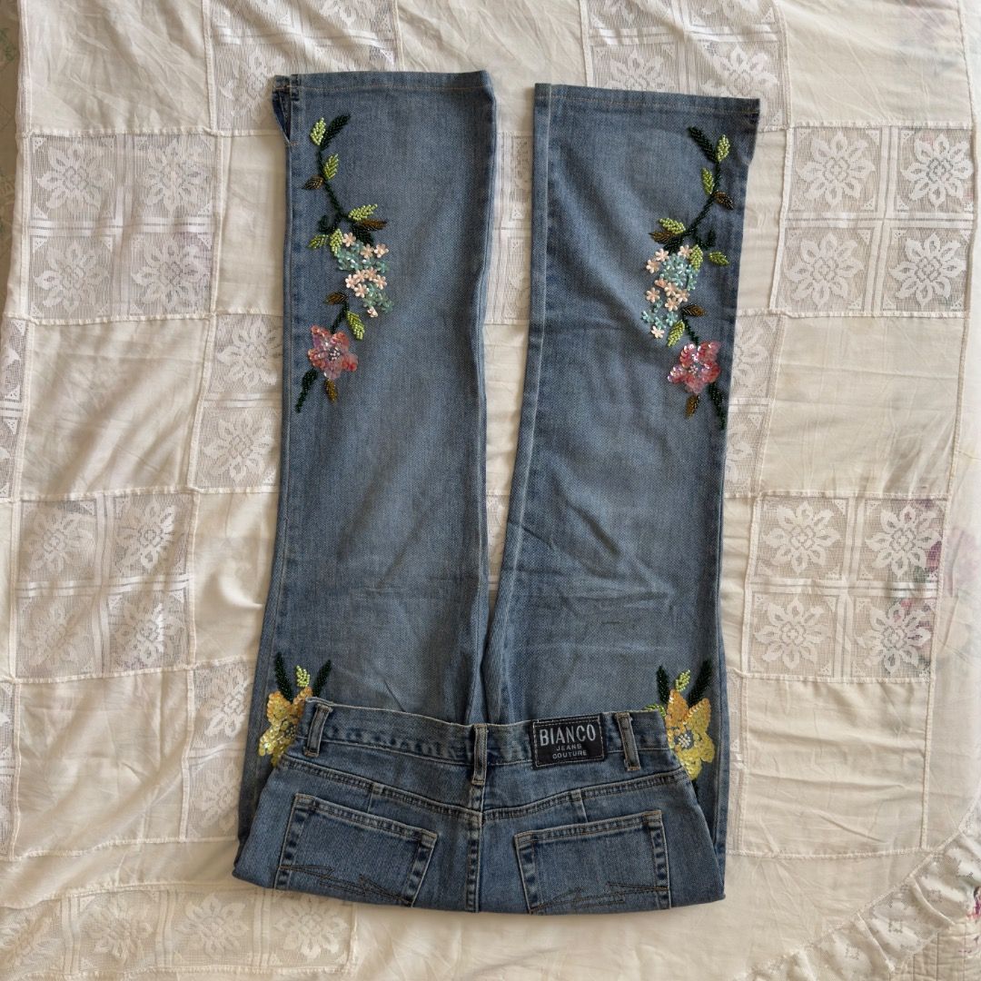 Bianco Cotoure Beaded Sequin Denim Jeans (Category: Jeans) located in Cebu City. Submitted by marikit_thrift (Listing ID 1461687151, Image 2). Description: Moda Beaded Embroidered Jeans -beads in tact -size M on tag -w-26, l-37, rise-9.5.